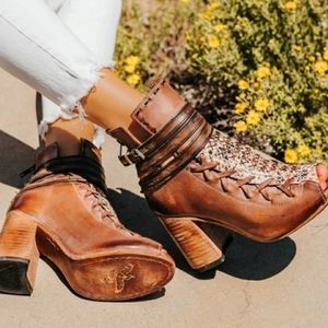 Freebird Eagle sz 7 Pink Multi